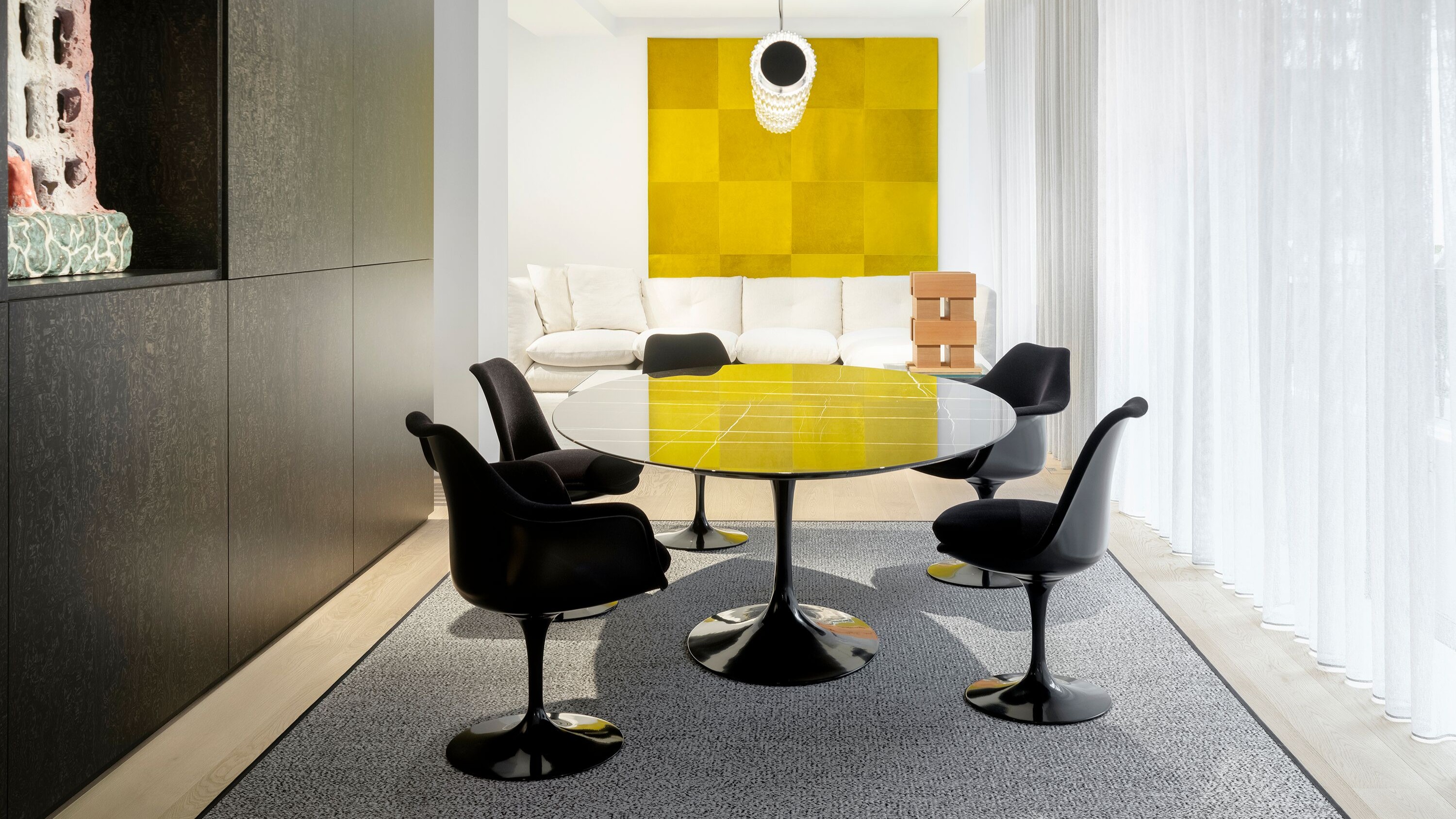 Saarinen Table - Oval with Tulip Chairs