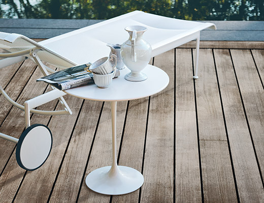 Knoll Saarinen Side Table and 1966 Lounge Chair